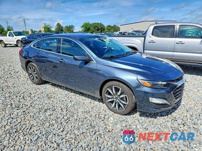 Czwarte zdjęcie samochodu z boku: 2021 CHEVROLET MALIBU RS VIN:1G1ZG5ST6MF017372 - miniatura