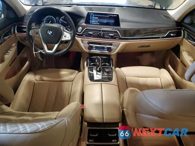 Zdjęcie 8 z 12 samochodu: 2016 BMW 750 XI VIN:WBA7F2C56GG416875 - miniatura