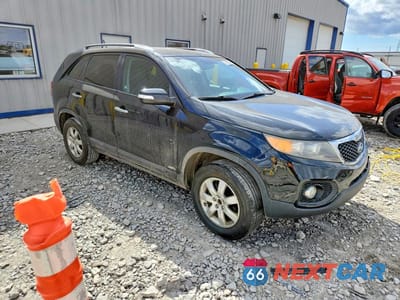 Czwarte zdjęcie samochodu z boku: 2011 KIA SORENTO LX VIN:5XYKTCA10BG036339 - miniatura