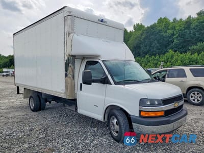 Czwarte zdjęcie samochodu z boku: 2022 CHEVROLET EXPRESS DELIVERY TRUCK VIN:1HA3GTC72NN004642 - miniatura