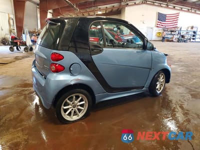 Trzecie zdjęcie samochodu z tyłu: 2014 SMART FORTWO VIN:WMEEJ9AA6EK774961 - miniatura