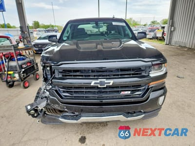 Piąte zdjęcie samochodu w środku: 2017 CHEVROLET SILVERADO K1500 LT VIN:3GCUKREC6HG420016 - miniatura