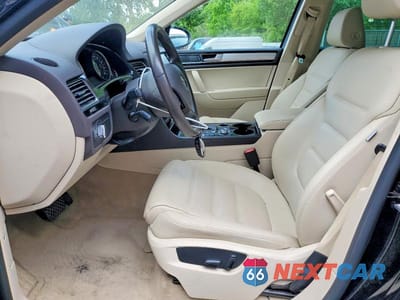 Zdjęcie 7 z 12 samochodu: 2016 VOLKSWAGEN TOUAREG SPORT VIN:WVGEF9BP2GD002219 - miniatura
