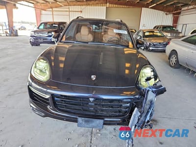 Piąte zdjęcie samochodu w środku: 2017 PORSCHE CAYENNE TURBO VIN:WP1AC2A26HLA97026 - miniatura