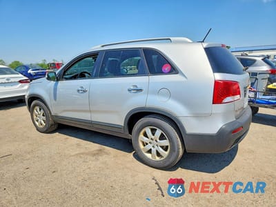 Drugie zdjęcie samochodu z przodu: 2013 KIA SORENTO LX VIN:5XYKTDA25DG311365 - miniatura