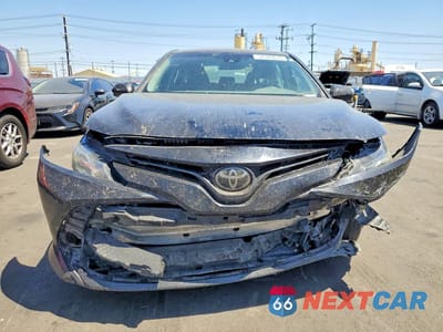 Piąte zdjęcie samochodu w środku: 2020 TOYOTA CAMRY LE VIN:4T1C11AK6LU342044 - miniatura