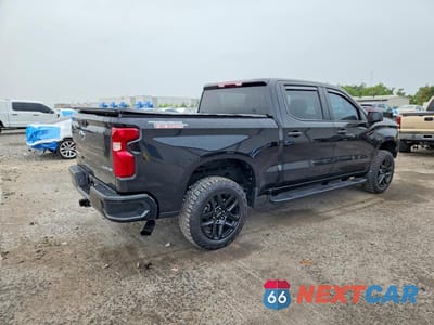 Trzecie zdjęcie samochodu z tyłu: 2024 CHEVROLET SILVERADO K1500 TRAIL BOSS CUSTOM VIN:3GCPDCEK8RG172817 - miniatura