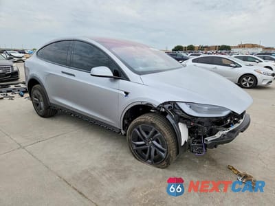 Czwarte zdjęcie samochodu z boku: 2026 TESLA MODEL X VIN:7SAXCBE54TF480395 - miniatura