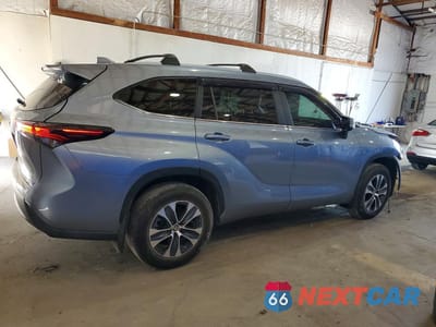 Trzecie zdjęcie samochodu z tyłu: 2024 TOYOTA HIGHLANDER XLE VIN:5TDKDRBH5RS565875 - miniatura