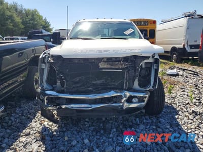 Piąte zdjęcie samochodu w środku: 2025 FORD F350 SUPER DUTY VIN:1FT8W3BT5SEC22453 - miniatura