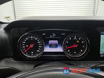 Zdjęcie 9 z 12 samochodu: 2017 MERCEDES-BENZ E 300 VIN:WDDZF4JB4HA191396 - miniatura