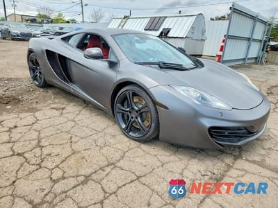 Czwarte zdjęcie samochodu z boku: 2012 MCLAREN MP4-12C VIN:SBM11AAAXCW000238 - miniatura