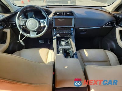 Zdjęcie 8 z 12 samochodu: 2019 JAGUAR F-PACE PRESTIGE VIN:SADCK2FX2KA358807 - miniatura