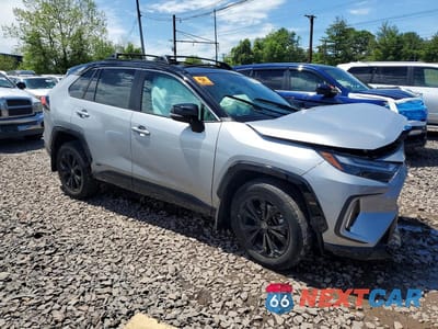 Czwarte zdjęcie samochodu z boku: 2024 TOYOTA RAV4 XSE VIN:2T3E6RFV5RW053054 - miniatura
