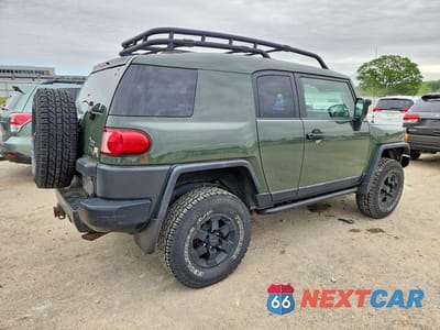Trzecie zdjęcie samochodu z tyłu: 2011 TOYOTA FJ CRUISER BASE VIN:JTEBU4BFXBK112202 - miniatura