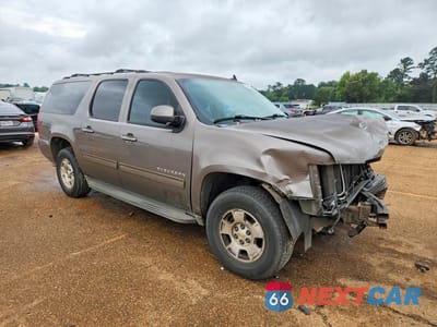 Czwarte zdjęcie samochodu z boku: 2013 CHEVROLET SUBURBAN C1500 LS VIN:1GNSCHE03DR376840 - miniatura