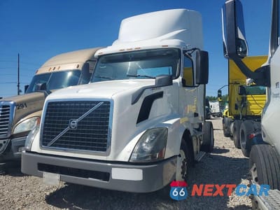 Drugie zdjęcie samochodu z przodu: 2017 VOLVO VN VNL VIN:4V4N39TG7HN988200 - miniatura