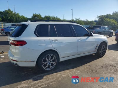 Trzecie zdjęcie samochodu z tyłu: 2021 BMW X7 XDRIVE40I VIN:5UXCW2C02M9H35987 - miniatura