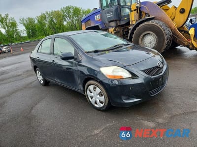 Czwarte zdjęcie samochodu z boku: 2010 TOYOTA YARIS BASE VIN:JTDBT4K36A4076427 - miniatura