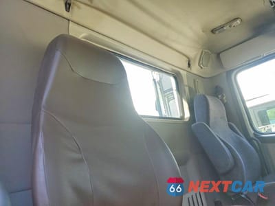 Zdjęcie 6 z 10 samochodu: 2018 VOLVO VNL SEMI TRUCK VIN:4V4N39TG3JN988233 - miniatura