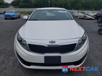 Piąte zdjęcie samochodu w środku: 2011 KIA OPTIMA LX VIN:KNAGM4A76B5084513 - miniatura