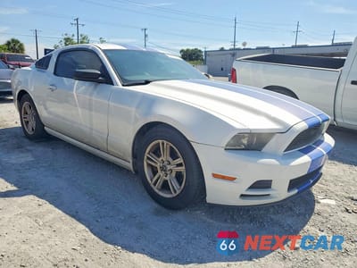 Czwarte zdjęcie samochodu z boku: 2014 FORD MUSTANG VIN:1ZVBP8AM0E5330782 - miniatura