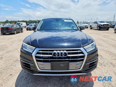 Piąte zdjęcie samochodu w środku: 2019 AUDI Q5 PREMIUM VIN:WA1ANAFY5K2045705 - miniatura