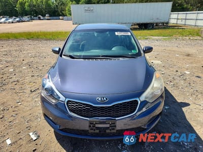 Piąte zdjęcie samochodu w środku: 2016 KIA FORTE LX VIN:KNAFK4A65G5611487 - miniatura
