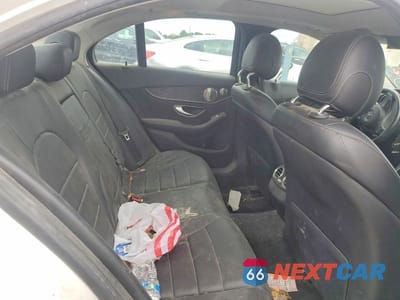 Zdjęcie 10 z 12 samochodu: 2015 MERCEDES-BENZ C 300 4MATIC VIN:55SWF4KB1FU081484 - miniatura