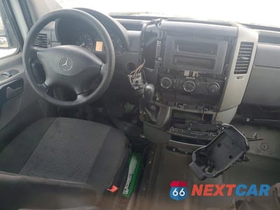Zdjęcie 8 z 13 samochodu: 2012 MERCEDES BENZ SPRINTER 2500 DELIVERY VAN VIN:WD3PE8CB2C5691982 - miniatura