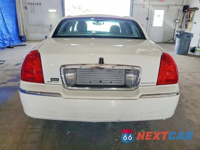 Zdjęcie 6 z 12 samochodu: 2006 LINCOLN TOWN CAR SIGNATURE LIMITED VIN:1LNHM82V16Y643025 - miniatura