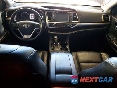 Zdjęcie 8 z 13 samochodu: 2018 TOYOTA HIGHLANDER XLE VIN:5TDJZRFH0JS893863 - miniatura