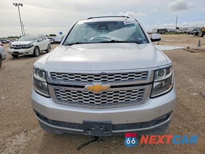 Piąte zdjęcie samochodu w środku: 2019 CHEVROLET SUBURBAN K1500 LT VIN:1GNSKHKC1KR314576 - miniatura