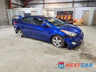 Czwarte zdjęcie samochodu z boku: 2013 HYUNDAI ELANTRA GLS VIN:KMHDH4AE0DU682867 - miniatura