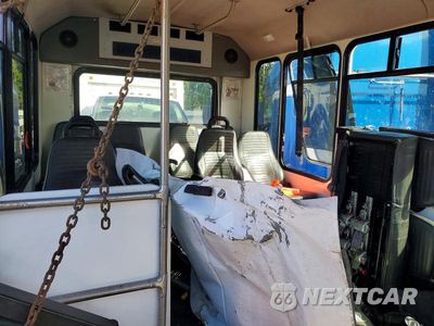 Zdjęcie 10 z 13 samochodu: 2021 FORD E-350 SHUTTLE BUS VIN:1FDEE3FN7MDC17566 - miniatura