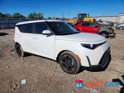 Czwarte zdjęcie samochodu z boku: 2025 KIA SOUL EX VIN:KNDJ33AU3S7957179 - miniatura