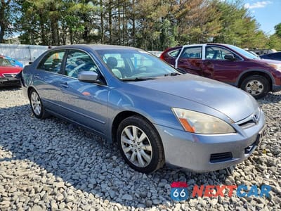 Czwarte zdjęcie samochodu z boku: 2007 HONDA ACCORD EX VIN:1HGCM66517A059474 - miniatura