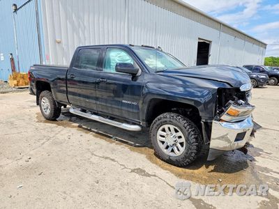 Czwarte zdjęcie samochodu z boku: 2017 CHEVROLET SILVERADO K2500 HEAVY DUTY LT VIN:1GC1KVEG9HF103976 - miniatura