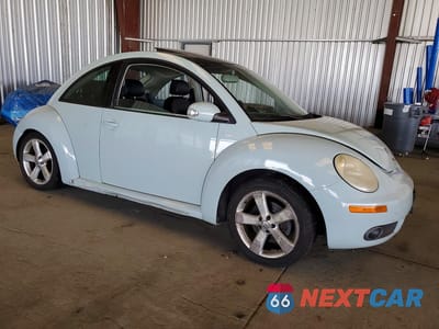 Czwarte zdjęcie samochodu z boku: 2010 VOLKSWAGEN NEW BEETLE VIN:3VWRG3AG3AM036485 - miniatura