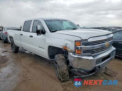 Czwarte zdjęcie samochodu z boku: 2018 CHEVROLET SILVERADO C2500 HEAVY DUTY VIN:1GC1CUEGXJF249106 - miniatura