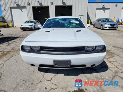 Piąte zdjęcie samochodu w środku: 2014 DODGE CHALLENGER SXT VIN:2C3CDYAG4EH111637 - miniatura