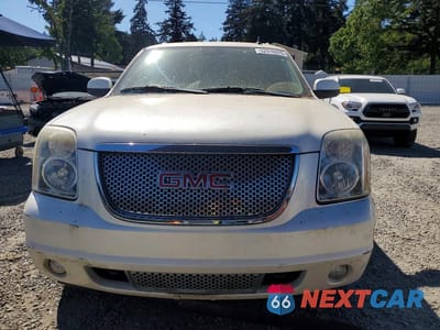 Piąte zdjęcie samochodu w środku: 2011 GMC YUKON XL DENALI VIN:1GKS2MEF8BR382742 - miniatura