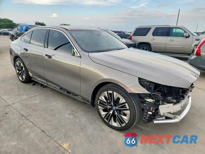 Czwarte zdjęcie samochodu z boku: 2024 BMW I5 EDRIVE 40 VIN:WBY33FK04RCP96220 - miniatura