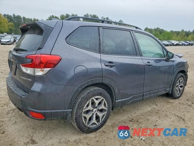 Trzecie zdjęcie samochodu z tyłu: 2021 SUBARU FORESTER PREMIUM VIN:JF2SKAJC6MH513358 - miniatura