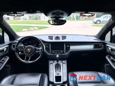 Piąte zdjęcie samochodu w środku: 2017 PORSCHE MACAN GTS VIN:WP1AG2A55HLB50068 - miniatura