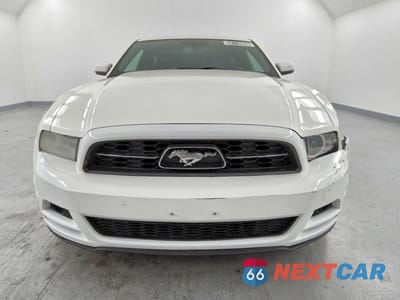 Piąte zdjęcie samochodu w środku: 2013 FORD MUSTANG VIN:1ZVBP8AM5D5282629 - miniatura