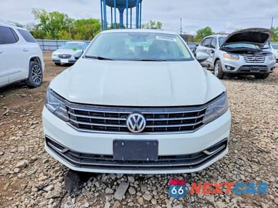 Piąte zdjęcie samochodu w środku: 2019 VOLKSWAGEN PASSAT WOLFSBURG VIN:1VWLA7A3XKC012327 - miniatura