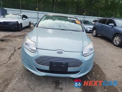 Piąte zdjęcie samochodu w środku: 2014 FORD FOCUS BEV VIN:1FADP3R45EL259986 - miniatura