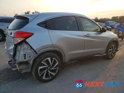 Trzecie zdjęcie samochodu z tyłu: 2020 HONDA HR-V SPORT VIN:3CZRU5H17LM714970 - miniatura