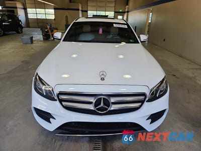 Piąte zdjęcie samochodu w środku: 2019 MERCEDES-BENZ E 300 4MATIC VIN:WDDZF4KB7KA526320 - miniatura
